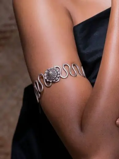 Bajuband (Upper Arm Band)