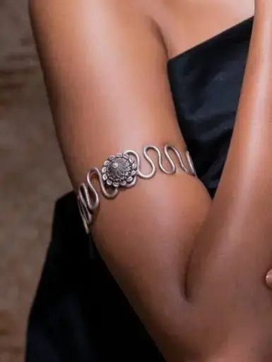Bajuband (Upper Arm Band)